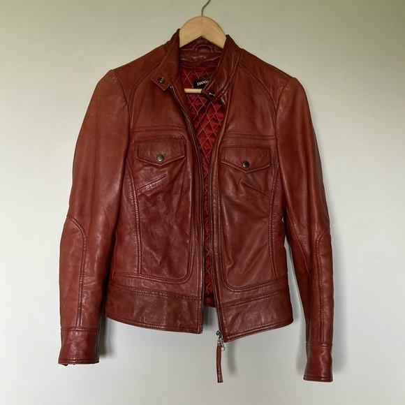 Danier Jackets & Blazers - Danier Leather Moto Jacket Fitted Silhouette with removable quilted lining